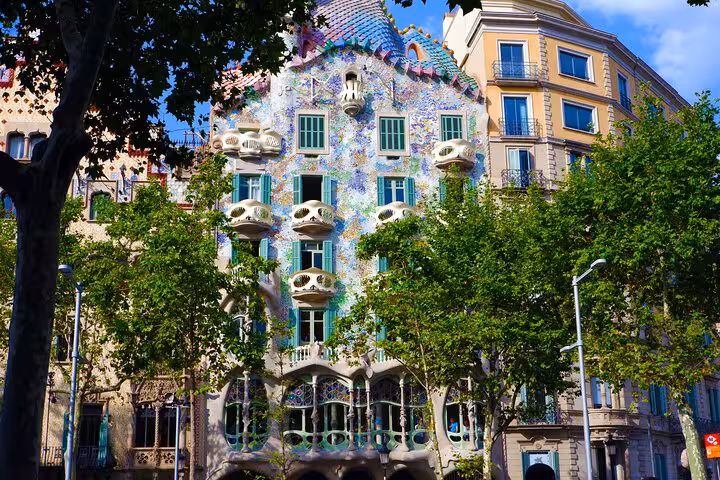 Casa Batlló mosaic facade on Passeig de Gràcia, Barcelona Modernist icons small group walking tour