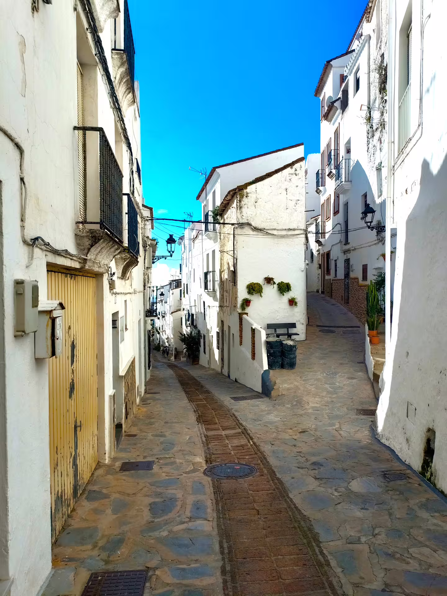 Narrow cobbled lane in Casares old town, Andalusia private day trip from Estepona with hotel pick-up