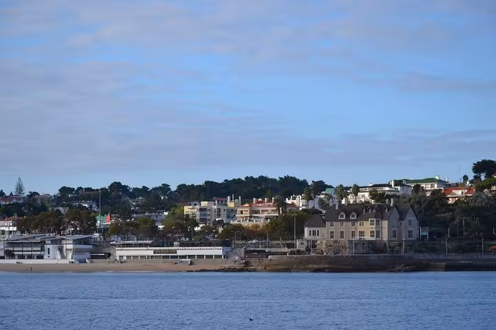 Seafront villas and bay panorama in Cascais seen from a private sailing tour, 2-hour cruise with drinks included