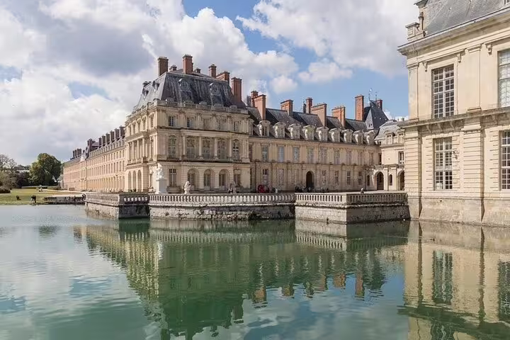 Château de Fontainebleau reflected in the moat, highlight of private half-day tour from Paris with driver-guide