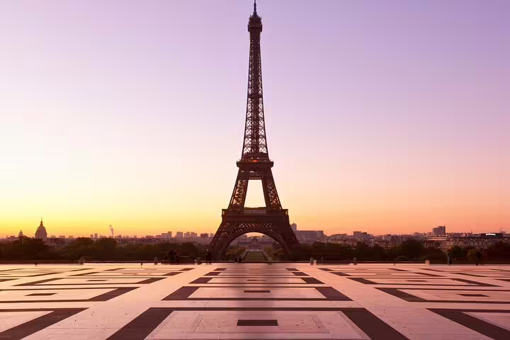 Chauffeur opening luxury sedan door for private transfer from Paris to Charles de Gaulle Airport, 1-3 passengers
