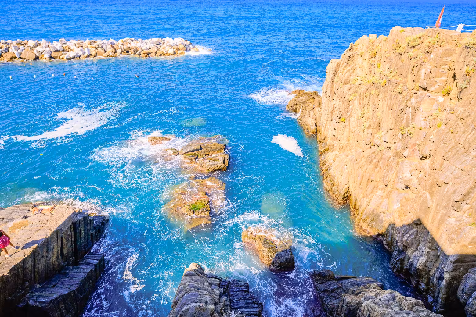 Scenic view of rugged cliffs and turquoise waters in Cinque Terre, perfect for a small-group tour from Florence.