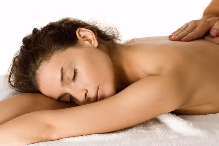 Close-up of full-body massage at Hurghada Cleopatra Spa Bath, ideal add-on to sauna, steam and jacuzzi session