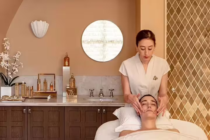 Cleopatra Deluxe Spa Treatment VIP facial massage session in luxury spa, ideal before sauna and jacuzzi