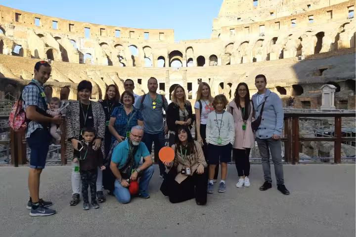 Grupo en la Arena del Coliseo en visita guiada con acceso subterráneo, Foro Romano y Monte Palatino en Roma