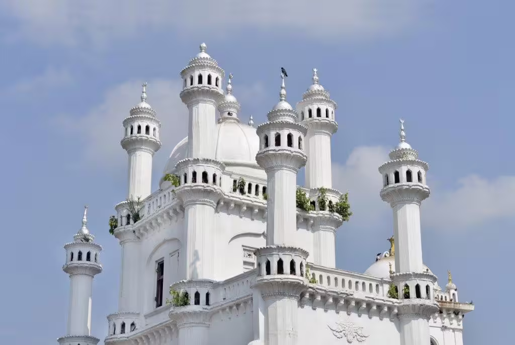 Stunning white mosque with intricate minarets under a clear blue sky in Colombo, Sri Lanka.