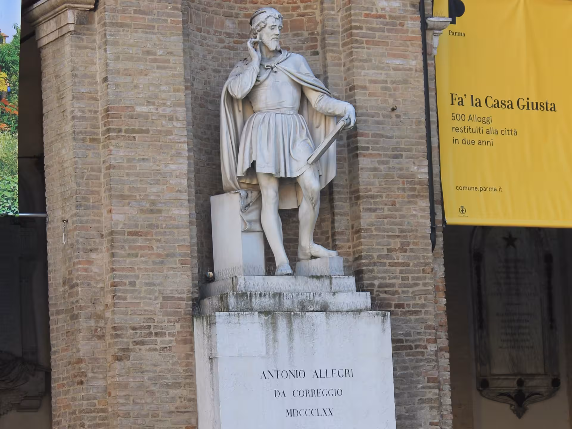 Statue of Antonio Allegri da Correggio in Parma, Italy, showcasing Renaissance art on a sightseeing tour.