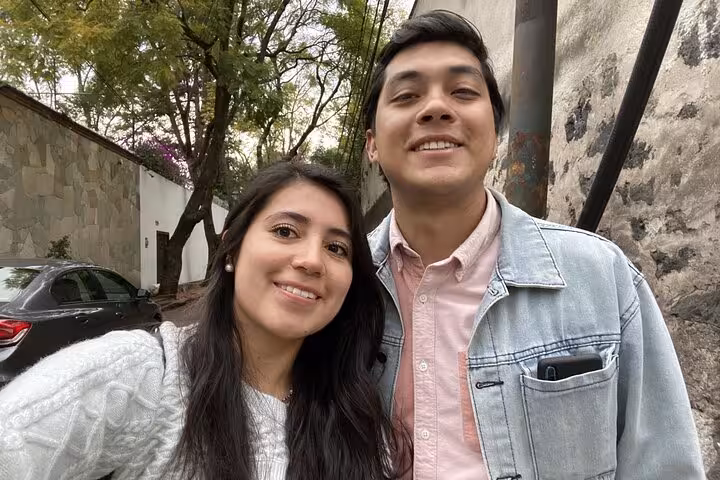 Smiling couple posing outdoors on a walking tour in Chimalistac, Mexico City