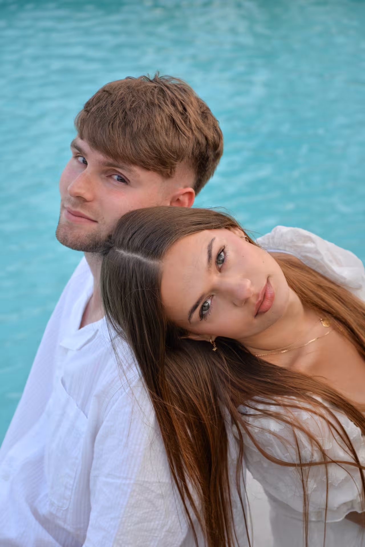Couple posing by the turquoise pool in Heraklion, perfect for a romantic photoshoot session.