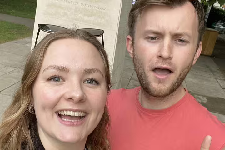 Couple taking a selfie during a self-guided walking tour in Mayfair, London