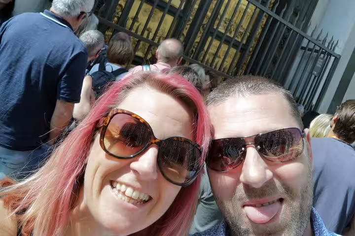 Smiling couple taking a selfie during the Pazzi Conspiracy walking tour in Florence