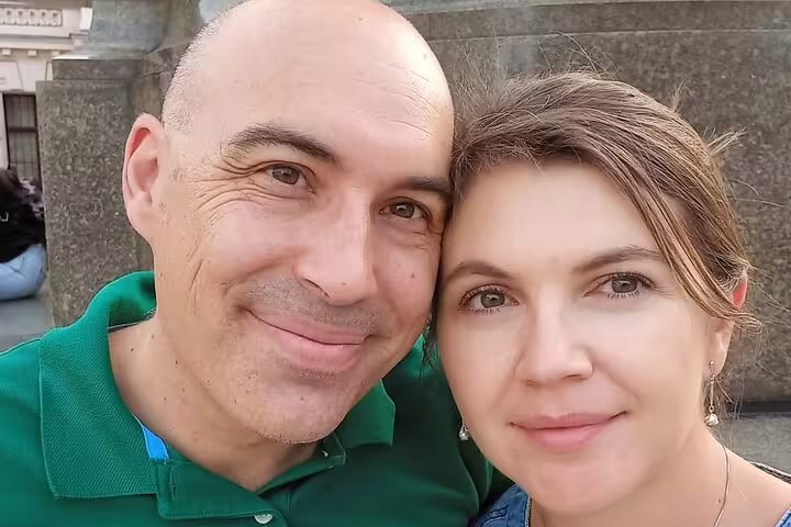 Smiling couple posing cheek to cheek during Vienna walking tour city hunt