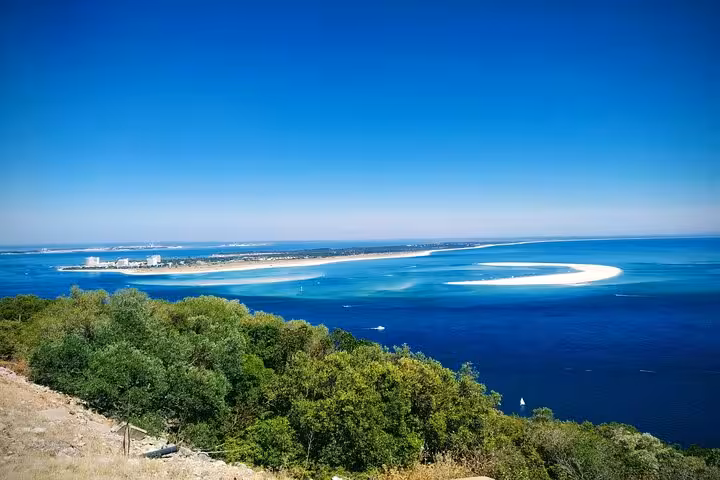 Panoramic vista of blue ocean and sandbanks near Arrábida, ideal for exploring on a private tour from Palmela.