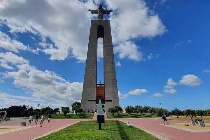 Iconic Cristo Rei statue under a blue sky, a highlight of the Arrábida, Azeitão, Setúbal, and Palmela tour from Lisbon.