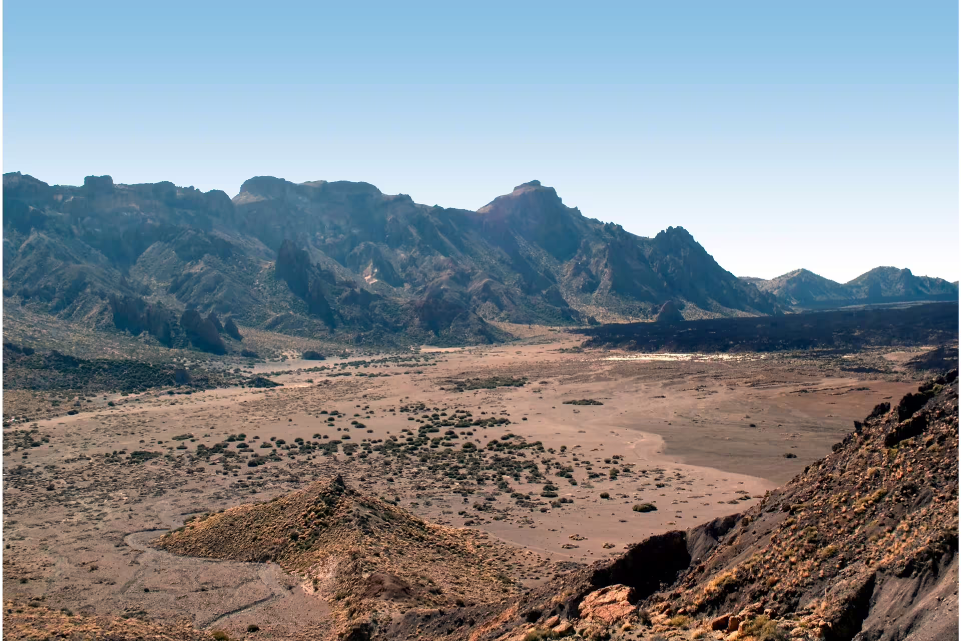 Expansive desert landscape with rugged mountains ideal for private cruise excursions in Tenerife.
