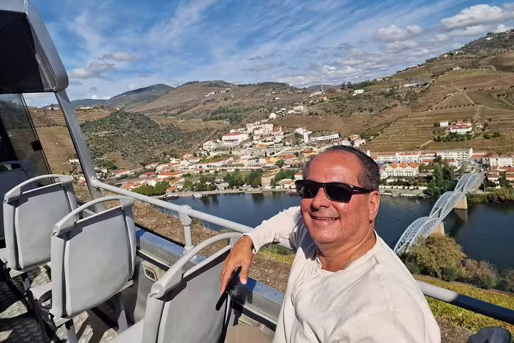 Scenic Douro Valley viewpoint near Pinhão on 2-day private Lisbon to Porto tour with river and vineyards
