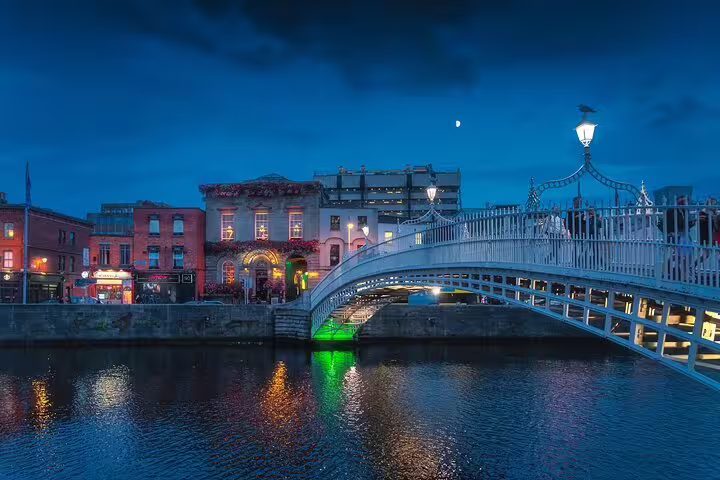 Ha'penny Bridge over River Liffey illuminated at night in Dublin city centre