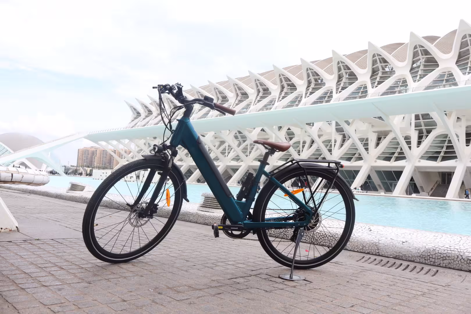 E-bike rental in Valencia beside the City of Arts and Sciences, ideal for scenic urban sightseeing ride