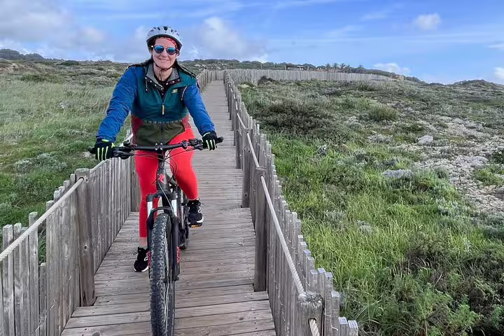 Close-up of a rugged e-bike tire and suspension, perfect for exploring the natural trails of Cascais and Sintra.