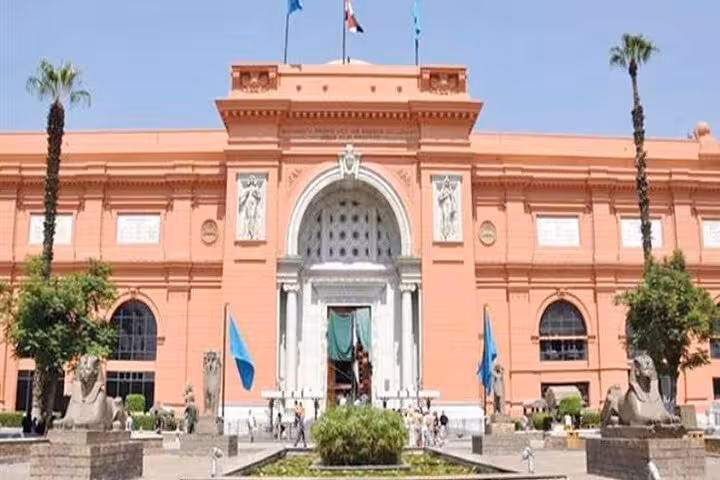 Egyptian Museum Cairo exterior stop on Pyramids of Giza and Cairo tour by bus from Sharm El Sheikh