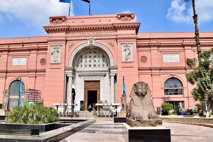 Front entrance of the Egyptian Museum Cairo with sphinx statue, included in Sharm El Sheikh to Cairo bus tour
