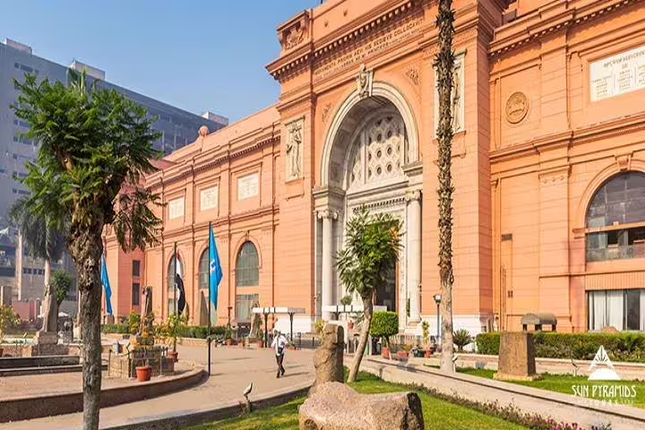 Exterior of the Egyptian Museum in Cairo on a private Hurghada to Cairo flight tour with guided sightseeing