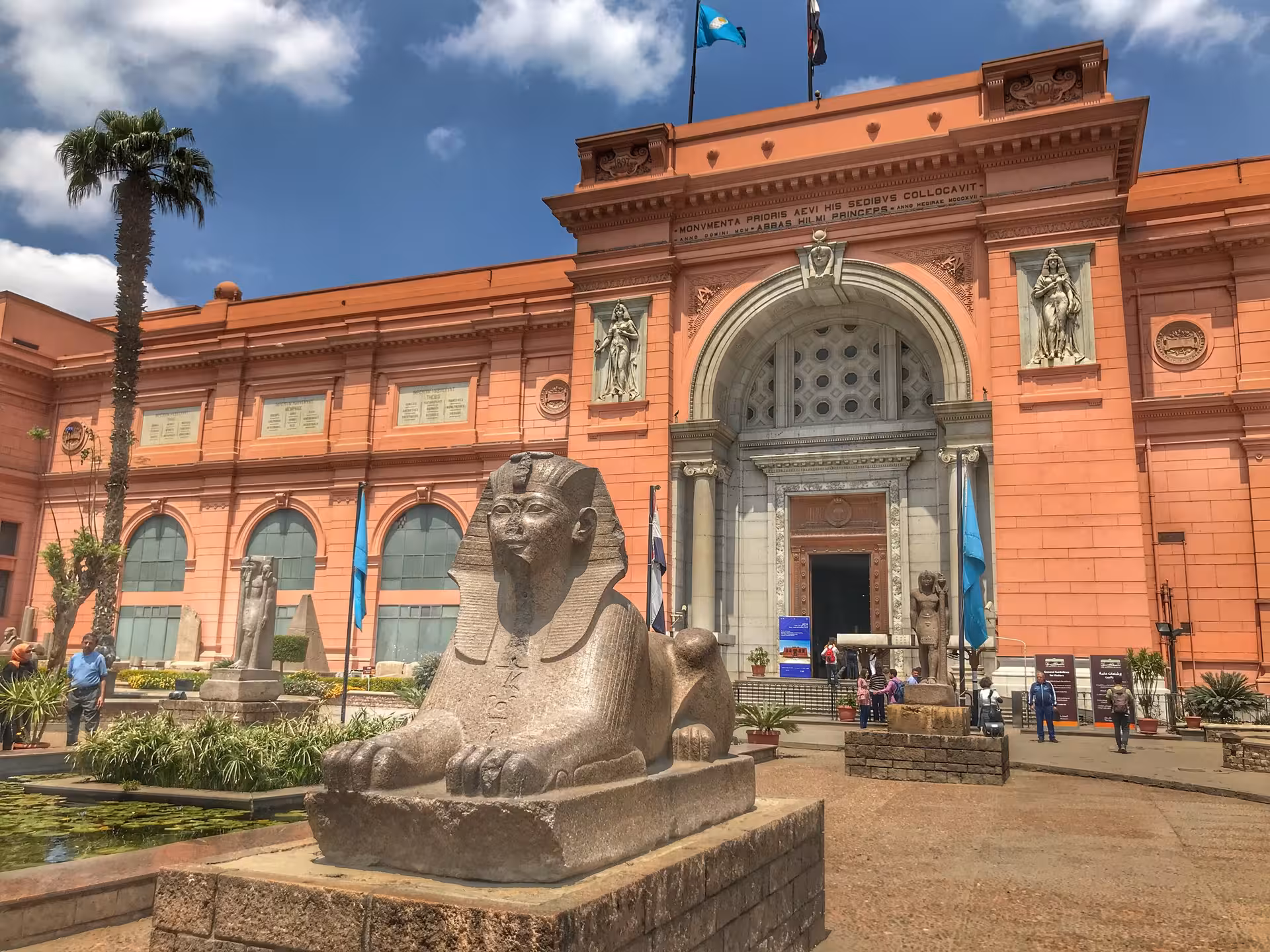 Egyptian Museum Cairo exterior with sphinx statue, key stop on 3-day private Giza Cairo Alexandria tour