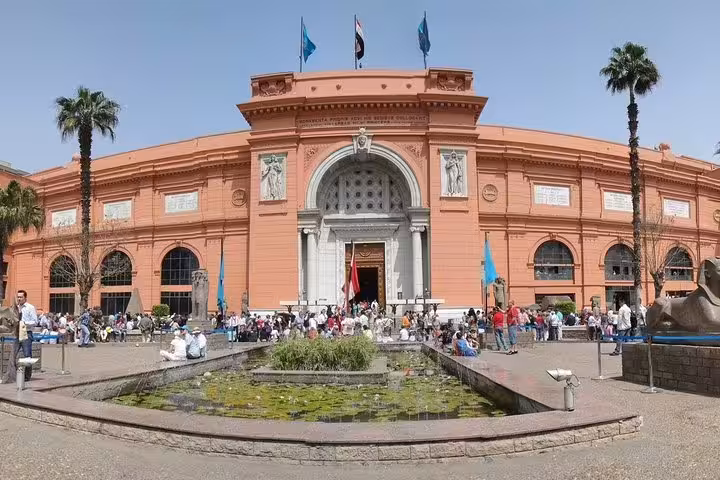 Egyptian Museum in Cairo with visitors, a key stop on private Cairo tour by plane from Sharm El-Sheikh