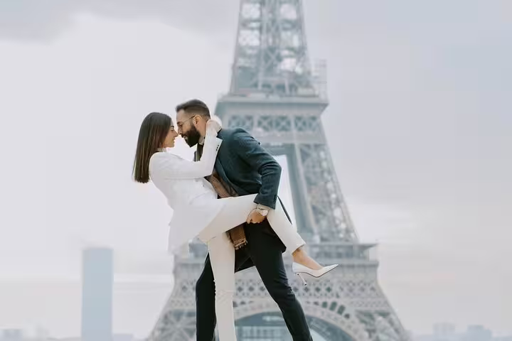 Couple embracing in front of the Eiffel Tower during a romantic Paris photoshoot
