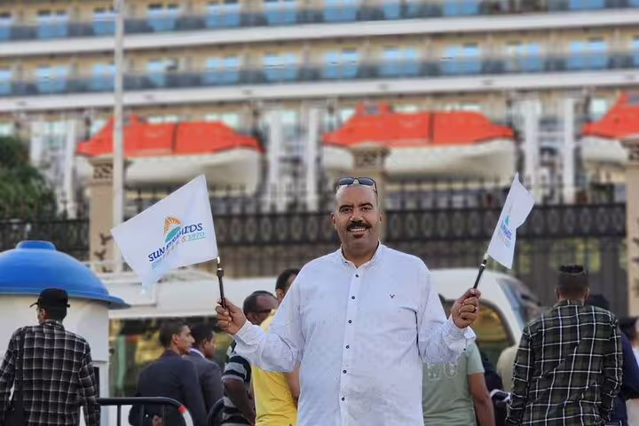 El Sokhna port tour guide welcoming guests for private Cairo trip to Pyramids, Citadel and Khan el-Khalili
