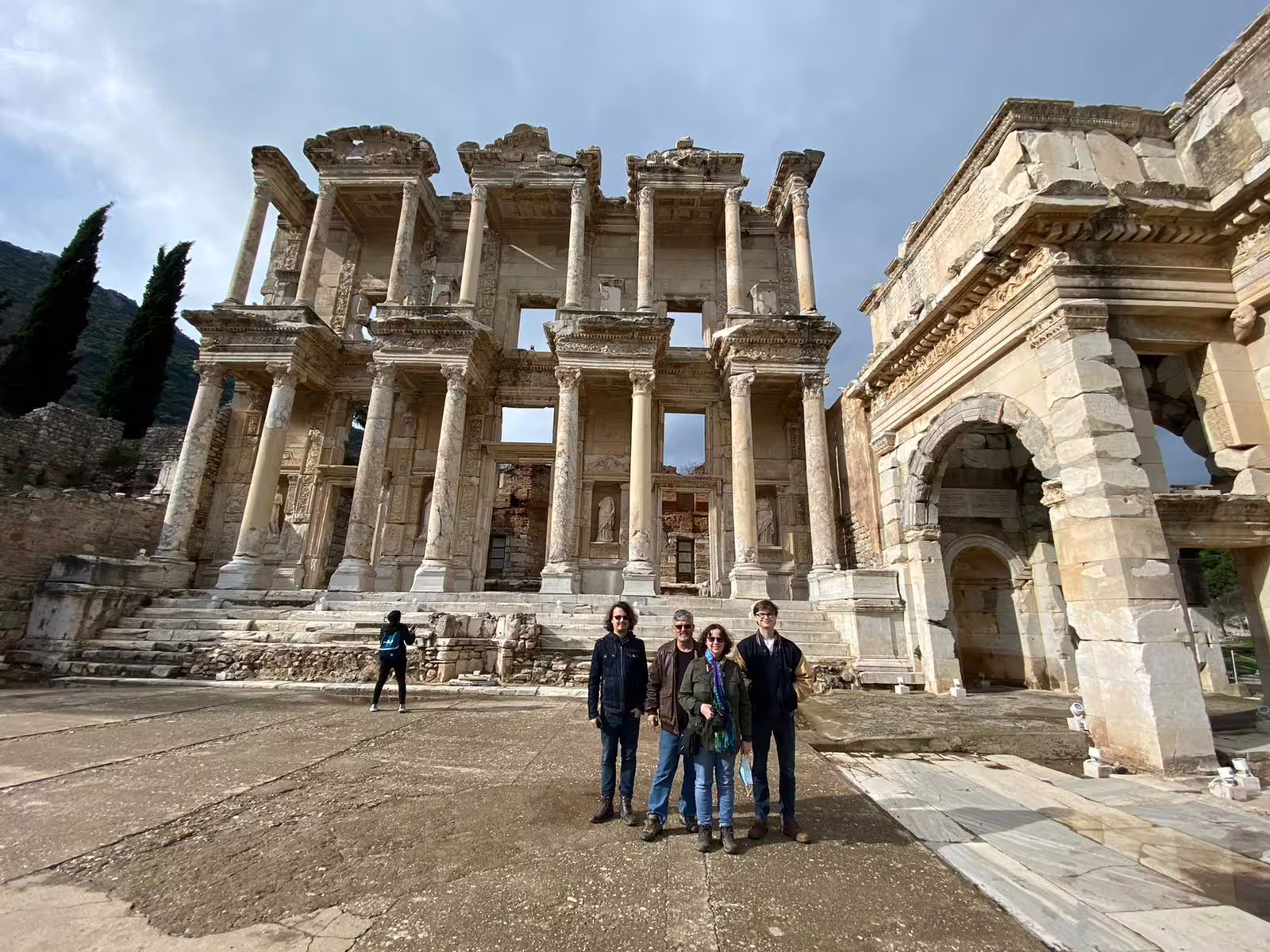 Visitors posing at the Library of Celsus in Ephesus on a private all-inclusive tour from Kusadasi with lunch