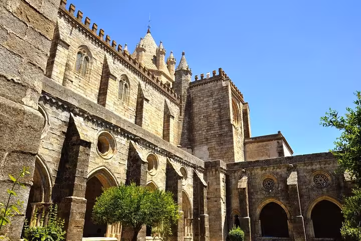 Cloisters of Évora Cathedral showcasing Gothic architecture, perfect for intimate guided tours.