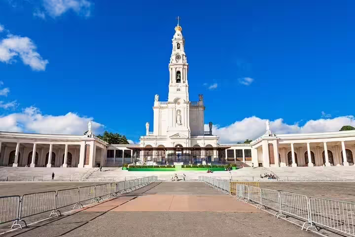 Stunning view of the Sanctuary of Fátima on a sunny day, perfect for a small group day trip from Lisbon.