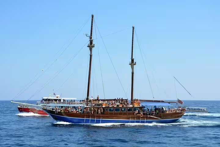 Fernandes II traditional wooden cruise boat sailing with passengers on a full-day Gozo Comino Blue Lagoon Malta tour