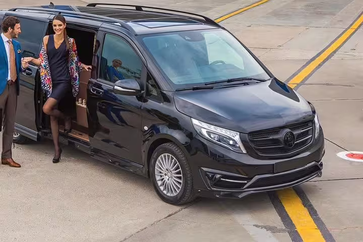 Executive minivan pickup for Fethiye to Izmir transfer, private chauffeur service with door-to-door comfort