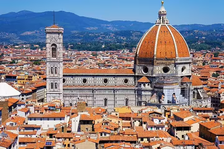 Florence Duomo and Giotto’s Bell Tower skyline, must-see stop on a Rome to Florence sightseeing tour