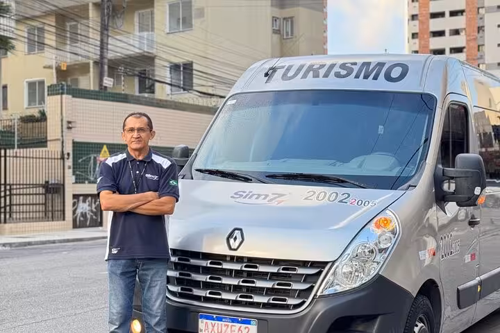 Professional driver with tourism van for Fortaleza Airport transfer to Orla Marítima hotels, Ceará