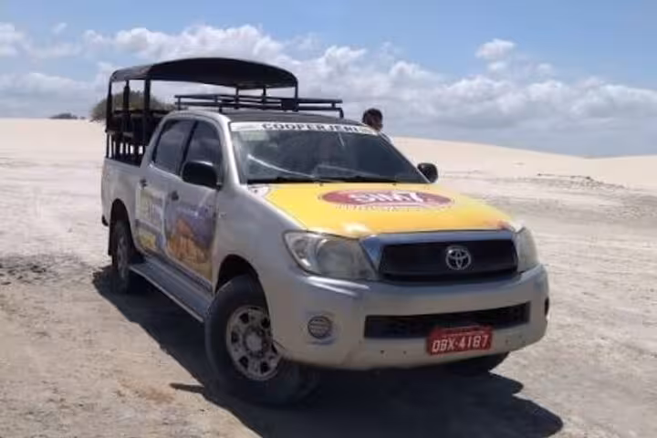 4x4 pickup used for Fortaleza to Jericoacoara transfer, off-road transport across dunes in Ceará, Brazil
