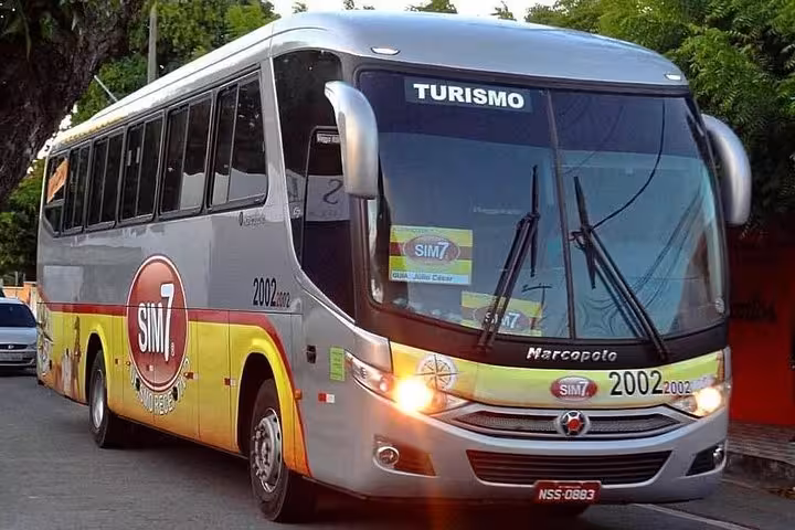 Tour bus for shared transfer from Fortaleza to Jericoacoara, comfortable road transport in Ceará, Brazil
