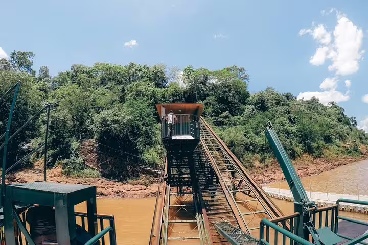 Inclined railway funicular ascending through lush greenery at Foz do Iguaçu, offering panoramic views of the landscape.