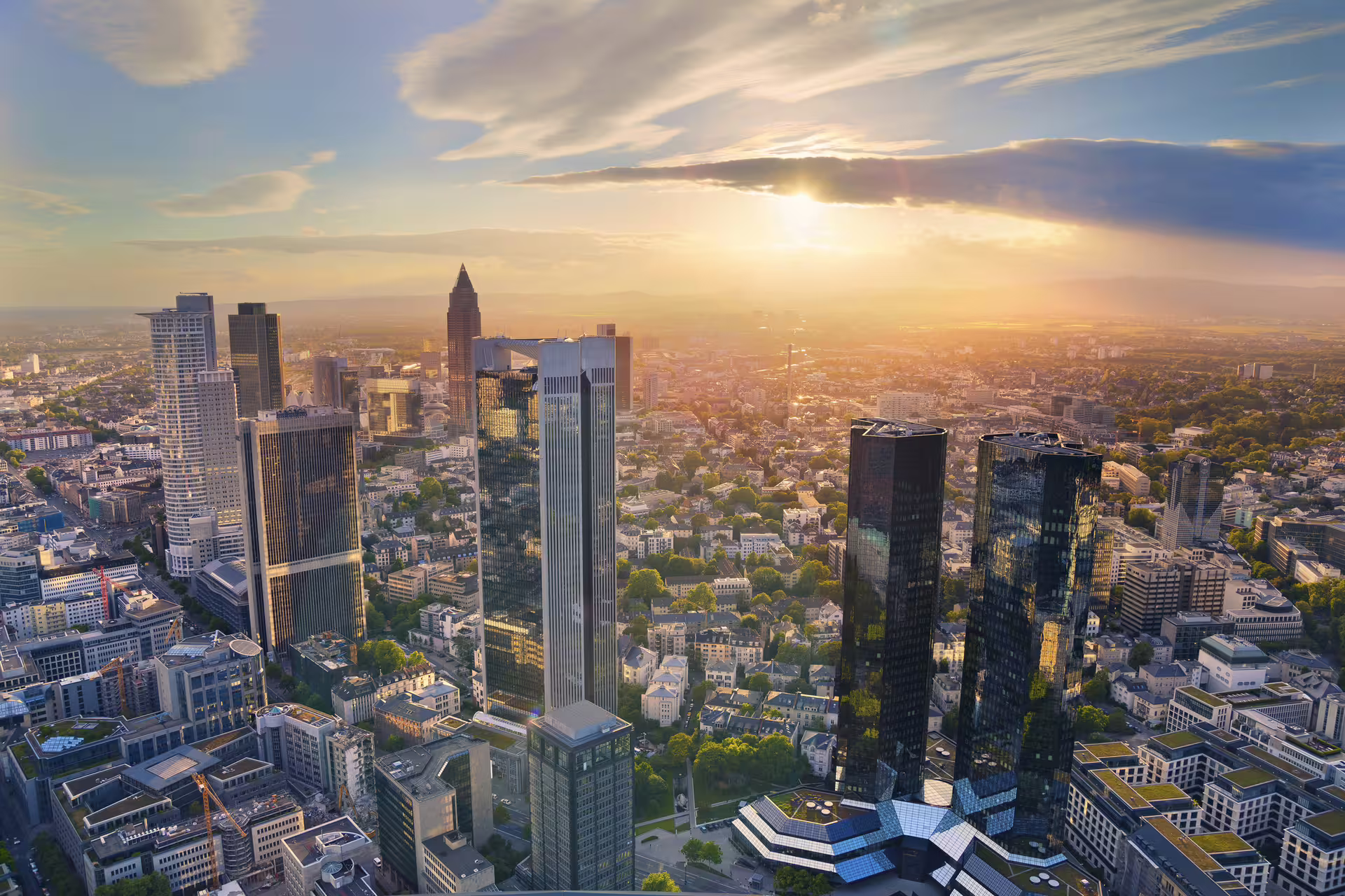 Frankfurt skyline at golden hour from above, highlights for a 1-day walking tour with multilingual audioguide