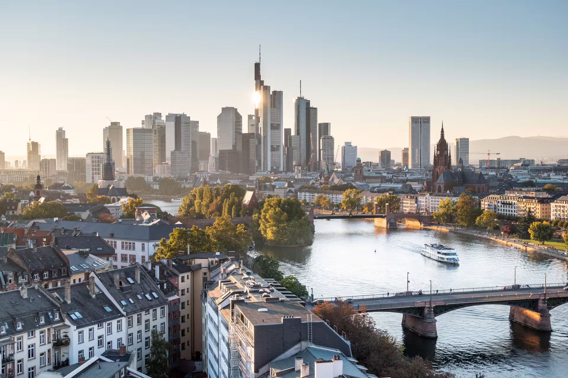 Frankfurt skyline and Main River cruise view, ideal stop on Frankfurt in 1 day walking tour audioguide