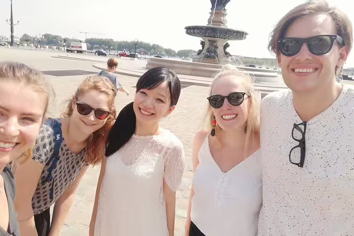 Friends posing in Bordeaux on a private walking tour, enjoying city highlights before tasting natural Bordeaux wine
