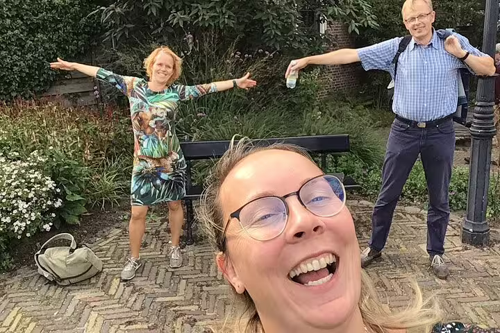 Friends taking a selfie during an e-scavenger hunt in Arlon, Belgium, exploring city highlights at their pace