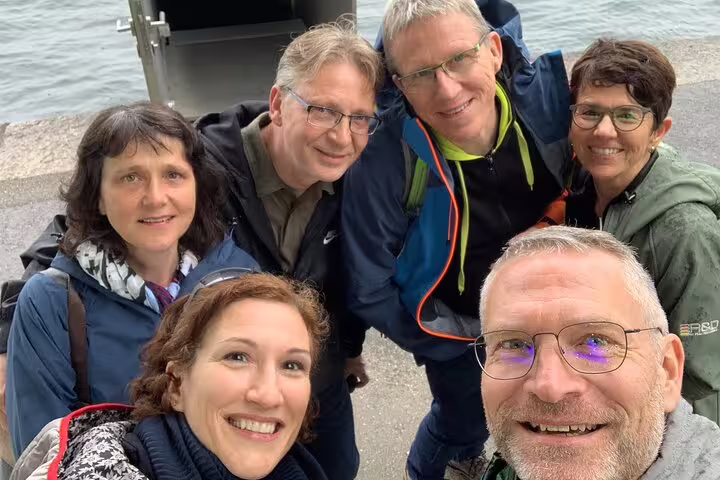 Friends take a selfie by Lake Zug during a Zug scavenger hunt and sights self-guided walking tour