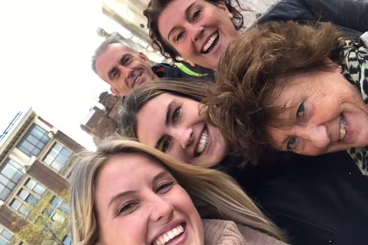 Smiling friends taking a selfie during the Liège e-scavenger hunt, exploring the city at their own pace