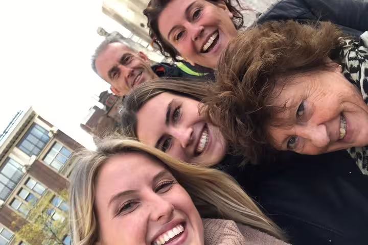 Friends taking a selfie during the Maastricht e-scavenger hunt, a fun self-guided city exploration game