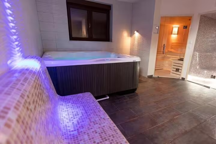 Luxury jacuzzi tub and sauna area for Full Body Massage VIP experience from Hurghada spa tour