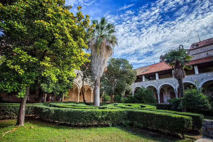Lush monastery garden and arches in Dubrovnik, featured on the Total Game of Thrones Experience group tour