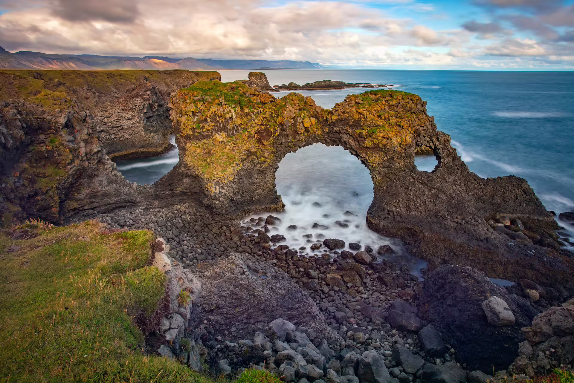 Gatklettur rock arch
